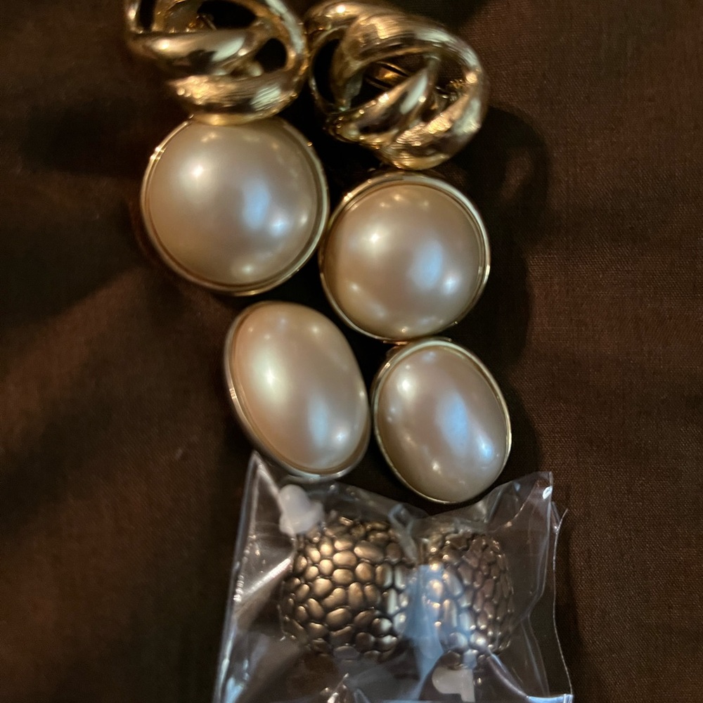 Clip gold earrings